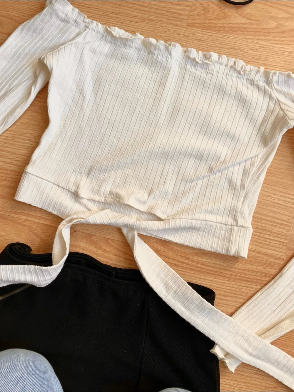 Cropped Off-Shoulder Tie-Front White Top - Picture 4 of 6